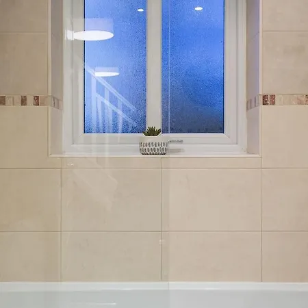 Stradbroke House - 5 Bed Townhouse, Sleeps 11, Great For Group Stays & Workers, Free Parking & Netflix - Hosted By Stay Host Save Sheffield Exterior photo
