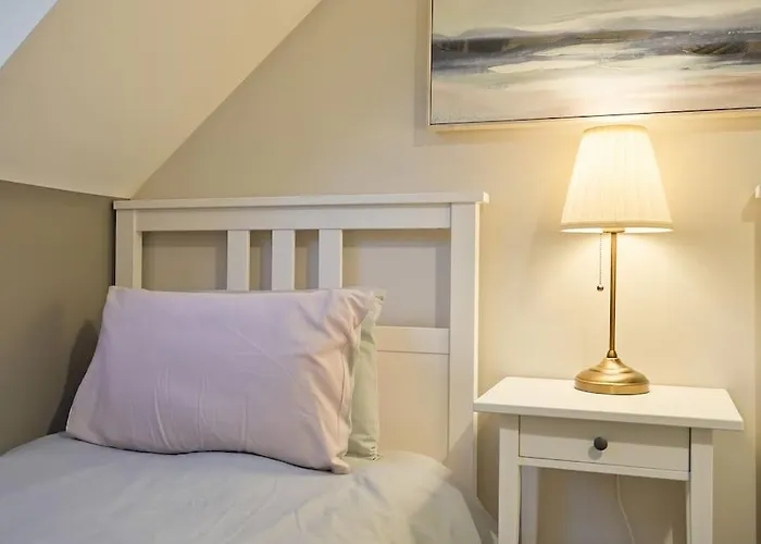 Stradbroke House - 5 Bed Townhouse, Sleeps 11, Great For Group Stays & Workers, Free Parking & Netflix - Hosted By Stay Host Save