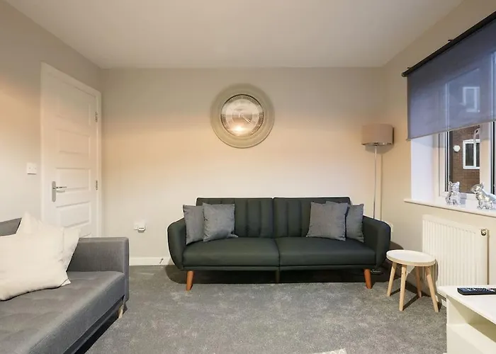 Stradbroke House - 5 Bed Townhouse, Sleeps 11, Great For Group Stays & Workers, Free Parking & Netflix - Hosted By Stay Host Save