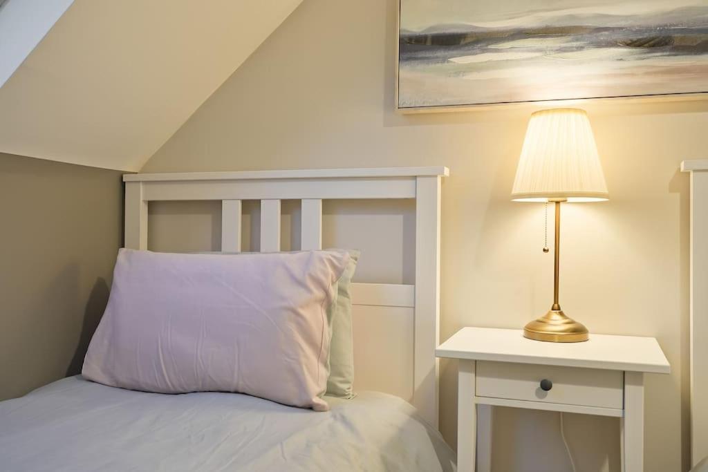 Holiday home Stradbroke House - 5 Bed Townhouse, Sleeps 11, Great For Group & Workers, Free Parking & Netflix - Hosted By Host Save Sheffield