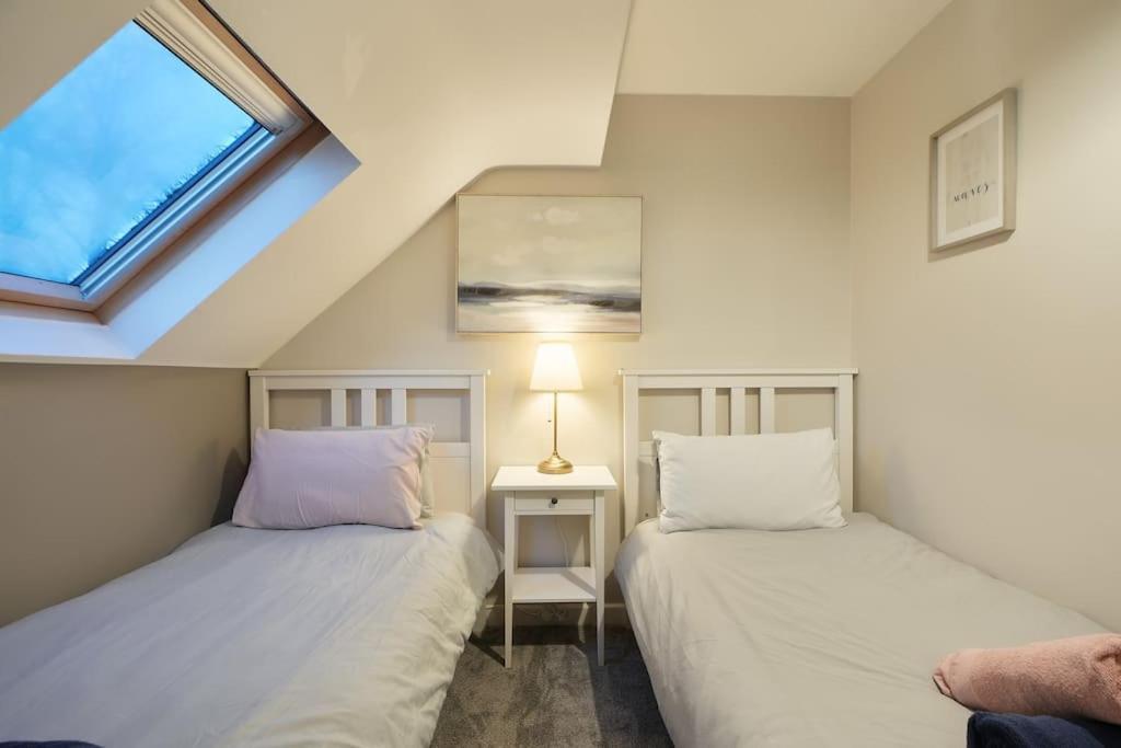 Stradbroke House - 5 Bed Townhouse, Sleeps 11, Great For Group & Workers, Free Parking & Netflix - Hosted By Host Save Sheffield