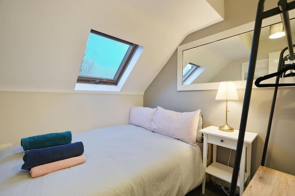 Stradbroke House - 5 Bed Townhouse, Sleeps 11, Great For Group & Workers, Free Parking & Netflix - Hosted By Host Save *