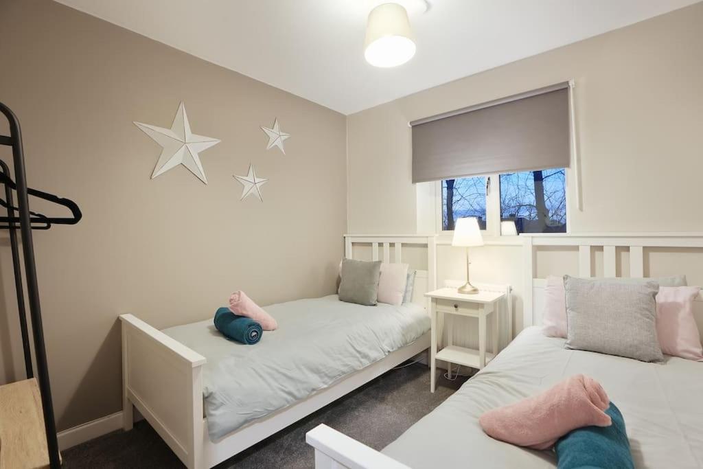 Holiday home Stradbroke House - 5 Bed Townhouse, Sleeps 11, Great For Group & Workers, Free Parking & Netflix - Hosted By Host Save Sheffield