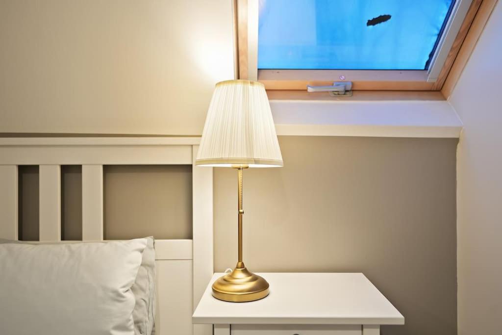 Stradbroke House - 5 Bed Townhouse, Sleeps 11, Great For Group & Workers, Free Parking & Netflix - Hosted By Host Save Holiday home