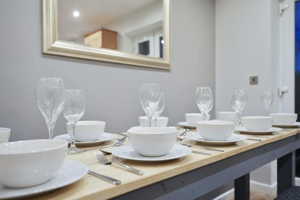 Stradbroke House - 5 Bed Townhouse, Sleeps 11, Great For Group & Workers, Free Parking & Netflix - Hosted By Host Save Sheffield