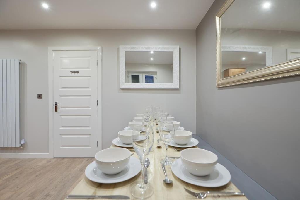 Stradbroke House - 5 Bed Townhouse, Sleeps 11, Great For Group & Workers, Free Parking & Netflix - Hosted By Host Save Sheffield