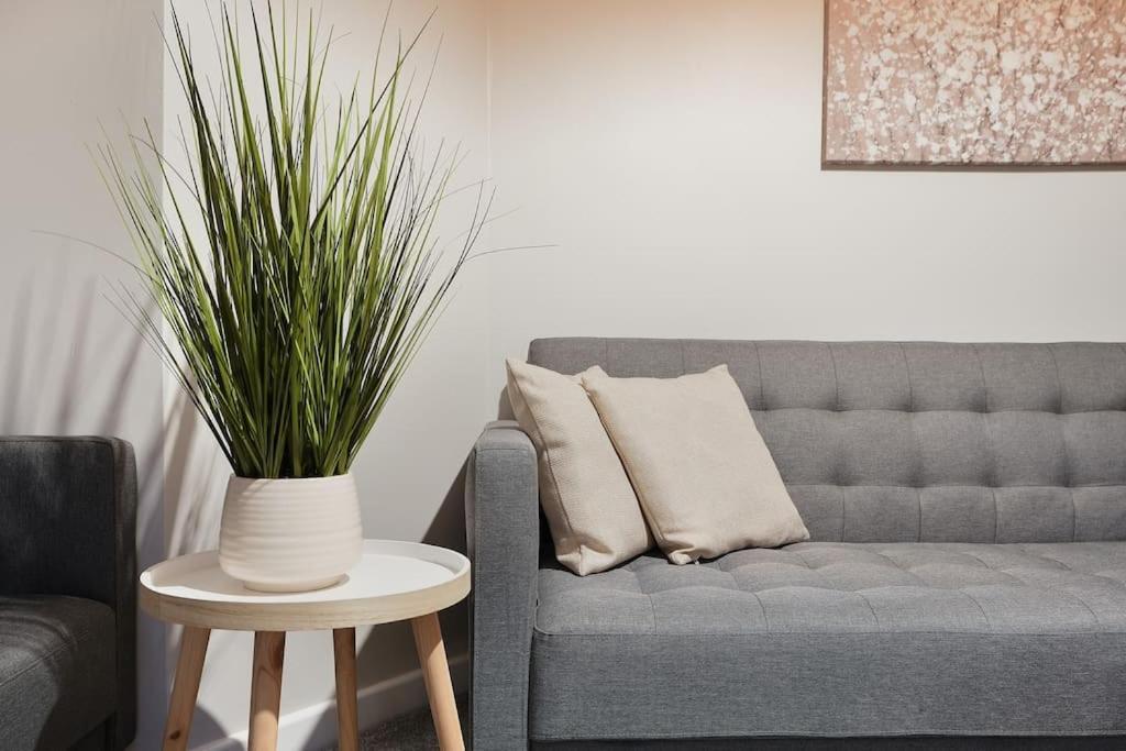 Stradbroke House - 5 Bed Townhouse, Sleeps 11, Great For Group & Workers, Free Parking & Netflix - Hosted By Host Save Sheffield