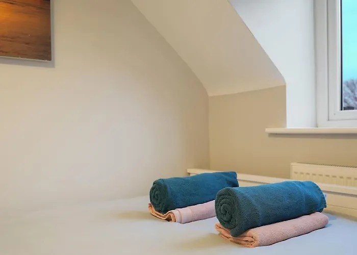 Stradbroke House - 5 Bed Townhouse, Sleeps 11, Great For Group Stays & Workers, Free Parking & Netflix - Hosted By Stay Host Save